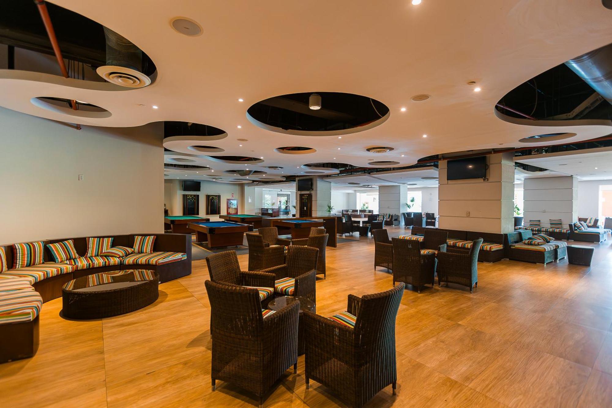 Azul Ixtapa Grand All Inclusive Suites - Spa & Convention Center Exteriér fotografie The lounge at the airport